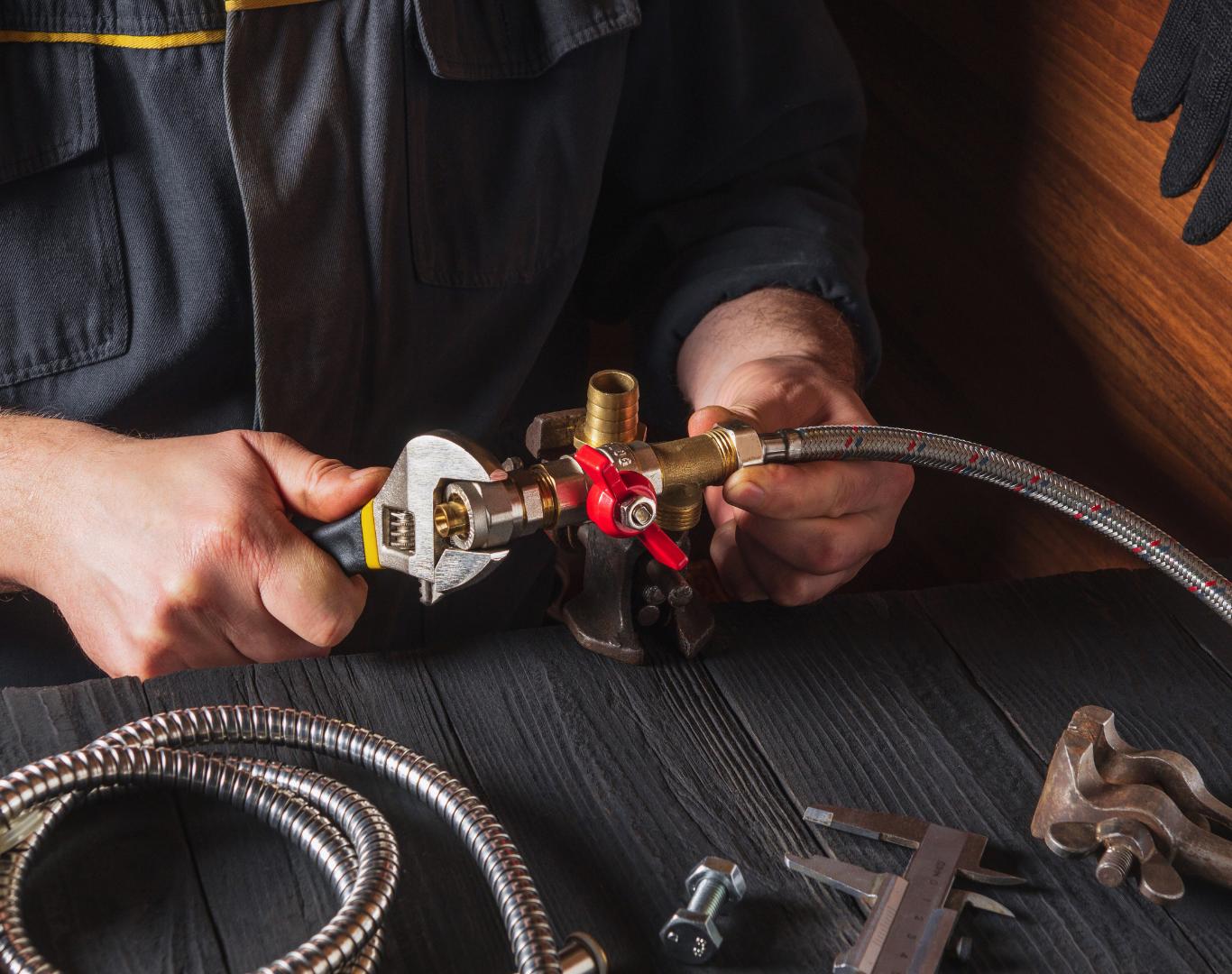 Professional plumber in Annandale, VA providing water heater service