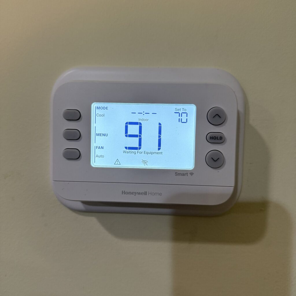 A Honeywell thermostat in a Northern Virginia home reading 91 degrees indoors while set to 70